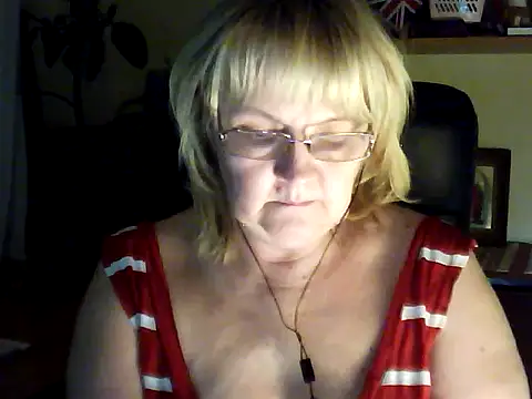 Snapshot of Violet5364 chatting on November 21, 2025, 9:35 pm Violet5364 online show from November 21, 2025, 9:35 pm