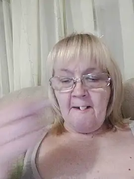 Snapshot of Violet5364 chatting on December 3, 2025, 8:29 pm Violet5364 online show from December 3, 2025, 8:29 pm