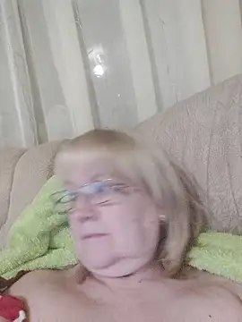 Snapshot of Violet5364 chatting on December 4, 2025, 8:39 pm Violet5364 online show from December 4, 2025, 8:39 pm