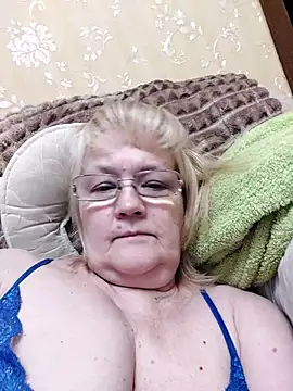 Snapshot of Violet5364 chatting on January 8, 2026, 9:50 pm Violet5364 online show from January 8, 2026, 9:50 pm