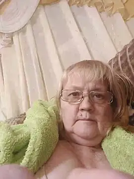 Snapshot of Violet5364 chatting on February 17, 2026, 9:10 pm Violet5364 online show from February 17, 2026, 9:10 pm