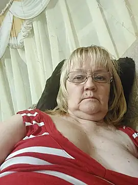 Snapshot of Violet5364 chatting on February 28, 2026, 9:16 pm Violet5364 online show from February 28, 2026, 9:16 pm