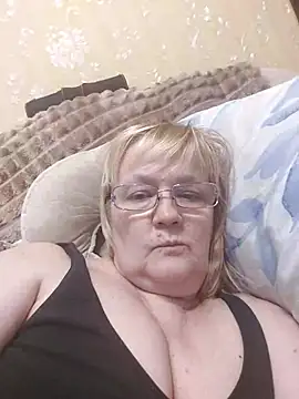 Snapshot of Violet5364 chatting on March 13, 2026, 9:43 pm Violet5364 online show from March 13, 2026, 9:43 pm