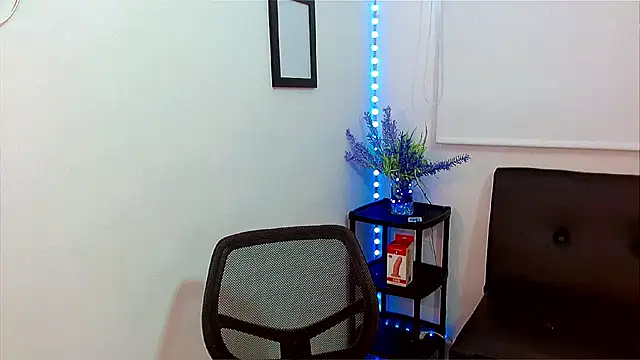 Emilybateee online show from February 19, 2025, 7:05 pm