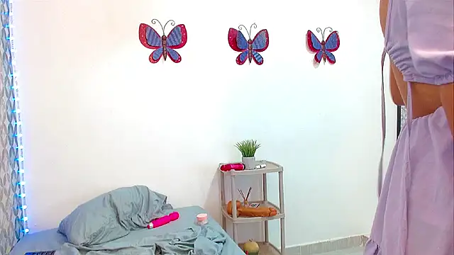 Emilybateee online show from March 1, 2025, 7:26 pm