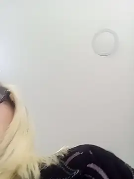 CandieGilson   online show from October 10, 2025, 11:53 am