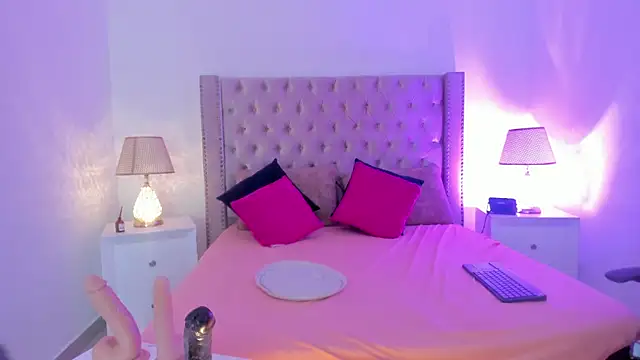 CandieGilson   online show from November 28, 2025, 1:14 pm