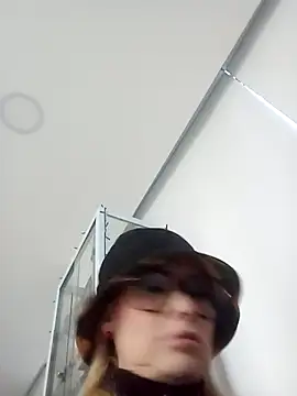 CandieGilson   online show from December 17, 2025, 12:33 pm