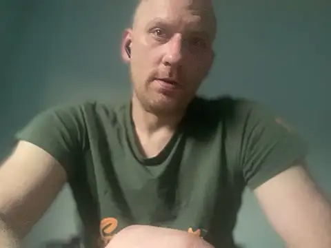 Krzysiekg123 online show from February 22, 2025, 5:55 am