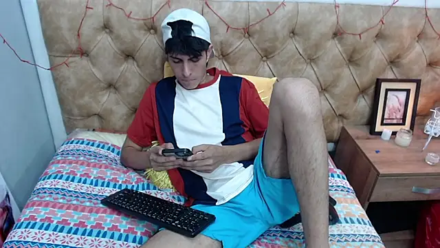 Estiv18  online show from February 27, 2025, 4:20 am