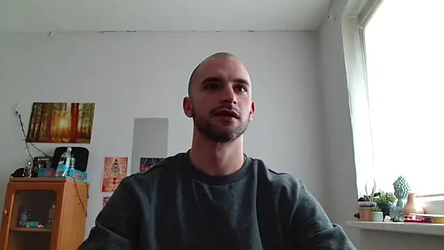 Snapshot of OskarBreno chatting on May 7, 2026, 6:08 am OskarBreno online show from May 7, 2026, 6:08 am