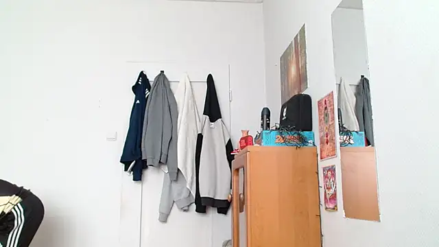 Snapshot of OskarBreno chatting on May 13, 2026, 4:26 pm OskarBreno online show from May 13, 2026, 4:26 pm