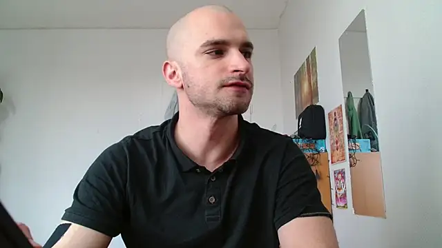 Snapshot of OskarBreno chatting on May 20, 2026, 12:00 pm OskarBreno online show from May 20, 2026, 12:00 pm