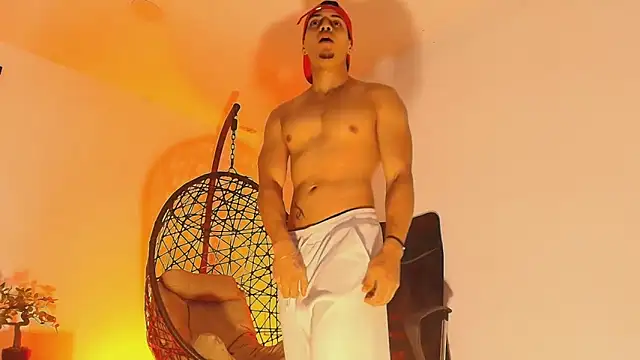 Snapshot of RyanGreys chatting on October 1, 2025, 3:34 am RyanGreys online show from October 1, 2025, 3:34 am