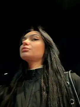 lunalovelee online show from September 15, 2025, 1:22 pm