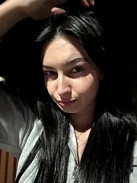 lunalovelee online show from September 23, 2025, 2:09 pm