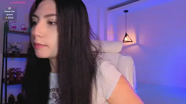 Miller Vanessa  online show from April 16, 2026, 8:42 pm