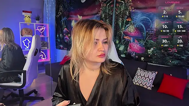 MargoBryan online show from March 12, 2025, 6:44 pm