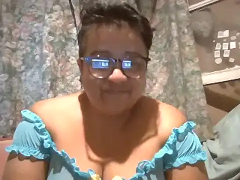 erinadarling79 online show from February 18, 2025, 11:52 pm