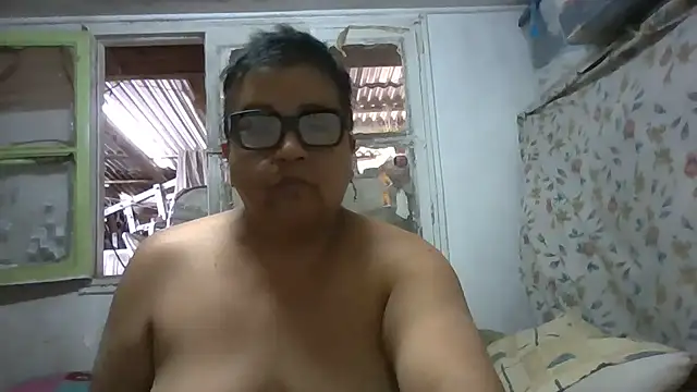 erinadarling79 online show from November 6, 2025, 6:31 pm