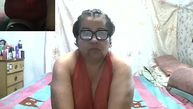 Snapshot of erinadarling79 chatting on July 4, 2026, 2:40 am erinadarling79 online show from July 4, 2026, 2:40 am