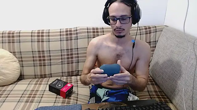 Snapshot of cholitohermoso chatting on May 31, 2026, 7:37 pm cholitohermoso online show from May 31, 2026, 7:37 pm