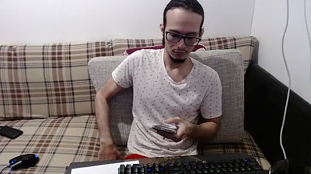 Snapshot of cholitohermoso chatting on July 11, 2026, 4:32 pm cholitohermoso online show from July 11, 2026, 4:32 pm