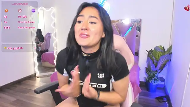 LUDO KITTY TAY online show from February 18, 2025, 5:31 am