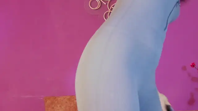 Arii moon online show from November 3, 2025, 7:59 pm