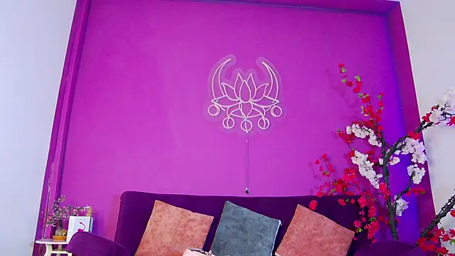 Arii moon online show from November 4, 2025, 7:35 pm