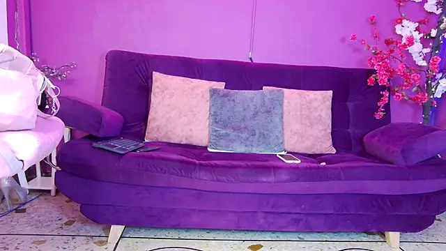 Arii moon online show from November 18, 2025, 7:40 pm