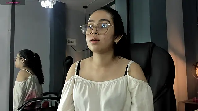 lucelly 15 online show from February 1, 2026, 11:53 am