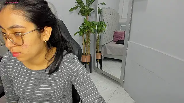 lucelly 15 online show from February 13, 2026, 11:50 am