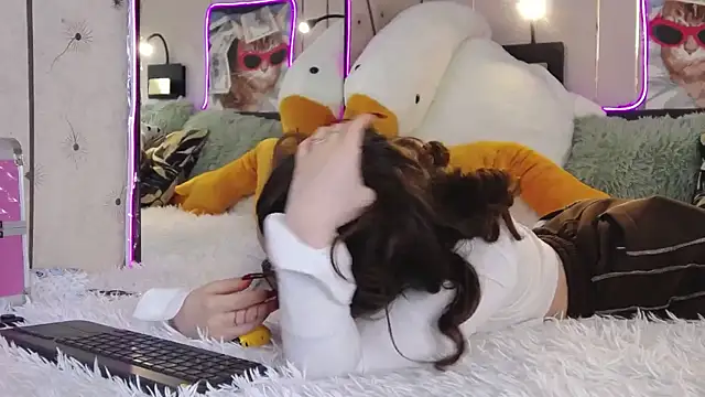 -Amora online show from March 10, 2025, 11:10 am