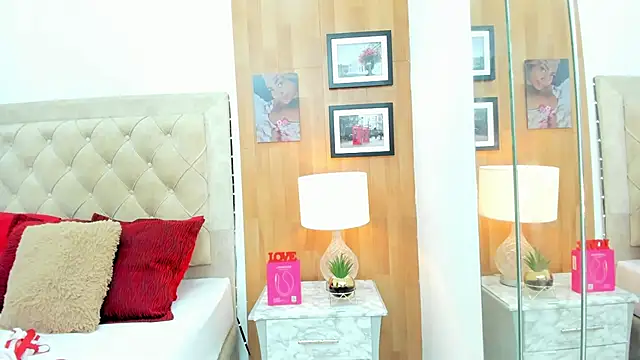 KimberlyBigBoobs online show from October 29, 2025, 10:22 pm