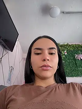 Naatalia online show from April 22, 2026, 4:19 pm