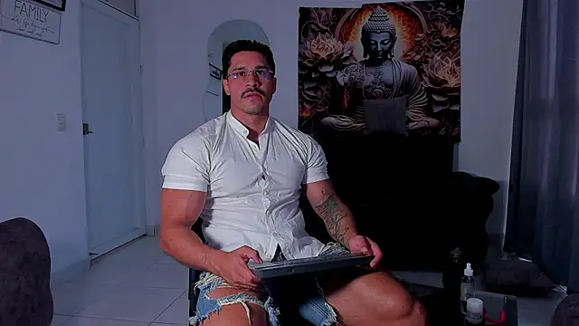 Valentino Dosantos  online show from November 8, 2025, 1:55 pm