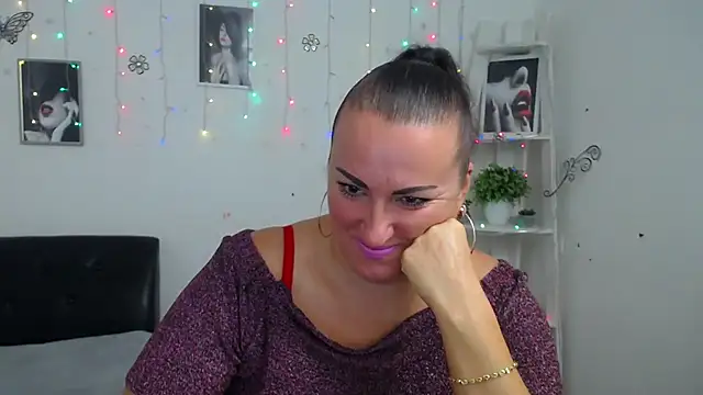 DianaMGG online show from October 9, 2025, 5:27 am