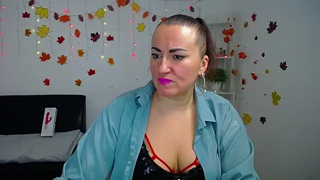 DianaMGG online show from December 3, 2025, 6:28 pm