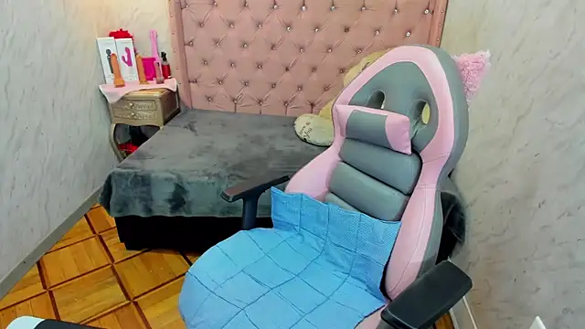 Lianngrace online show from March 19, 2026, 2:21 pm