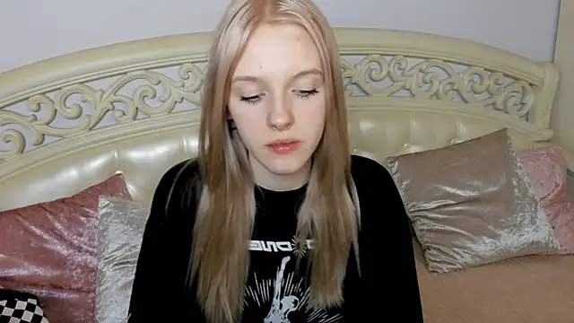 EdlaHewell online show from February 14, 2025, 11:42 am