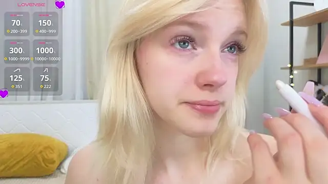 EdlaHewell online show from October 14, 2025, 11:27 pm