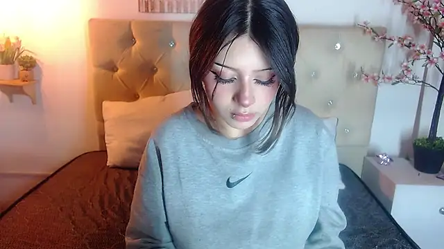 fyreandfox  online show from November 2, 2025, 8:44 pm