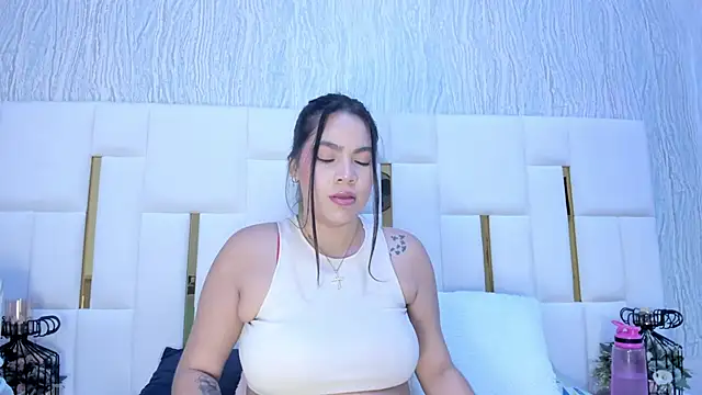 hillary uckerman  online show from November 7, 2025, 11:32 am