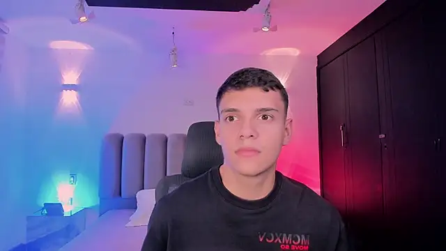 JacobRoberts1 online show from October 31, 2025, 9:27 pm