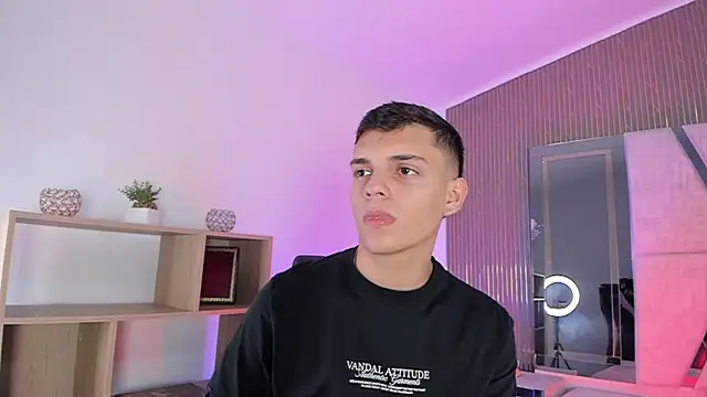 JacobRoberts1 online show from November 28, 2025, 8:22 pm