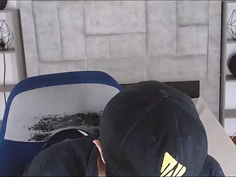 JhonTorres018 online show from March 5, 2026, 8:27 pm