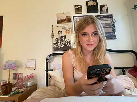 Snapshot of sinfulblonde1 chatting on February 22, 2025, 2:06 am sinfulblonde1 online show from February 22, 2025, 2:06 am