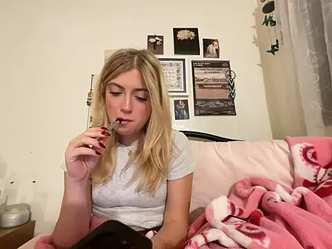 Snapshot of sinfulblonde1 chatting on February 26, 2025, 1:32 am sinfulblonde1 online show from February 26, 2025, 1:32 am