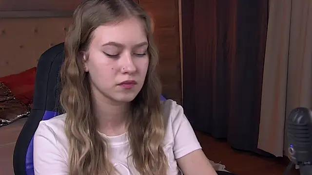 EveMundie online show from February 21, 2025, 3:32 pm